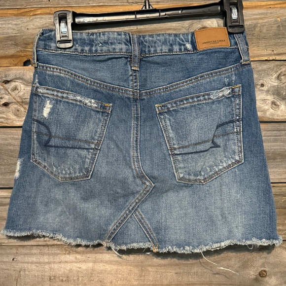 American Eagle Destroyed Button Fly Denim Mini Skirt 
Womens 0 - Picture 2 of 3